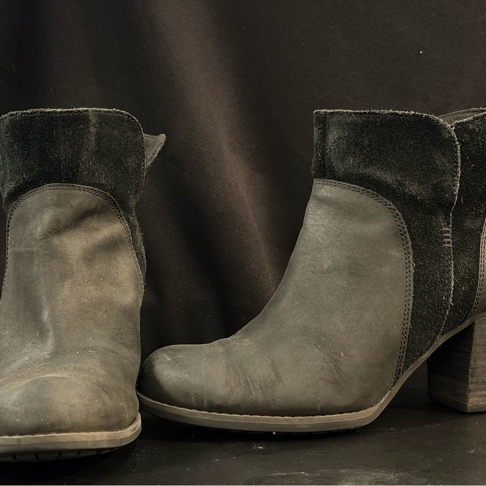 Timberland Women's Dark Gray Ankle Boots